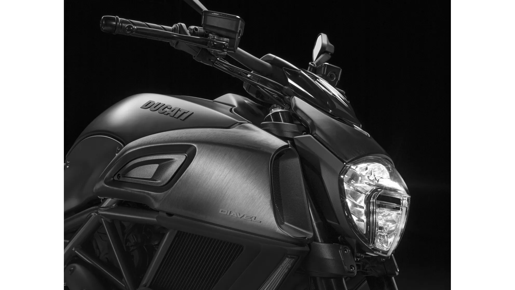 Ducati Diavel 1200 Dark - Resim 6