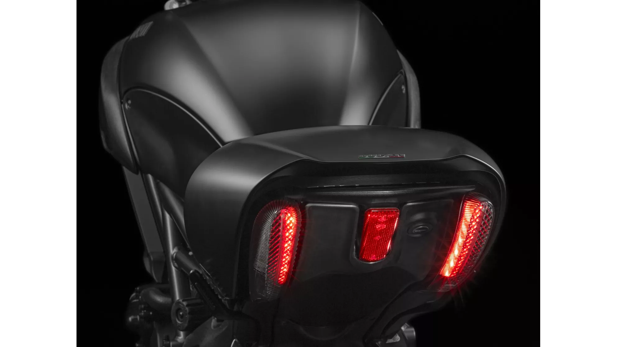 Ducati Diavel 1200 Dark - Resim 7