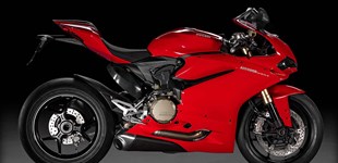 BMW S 1000 RR 2016 vs Ducati 1299 Panigale 2016