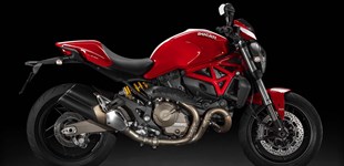 Ducati Monster 821 Stripe 2016 vs Ducati Hypermotard 939 2017