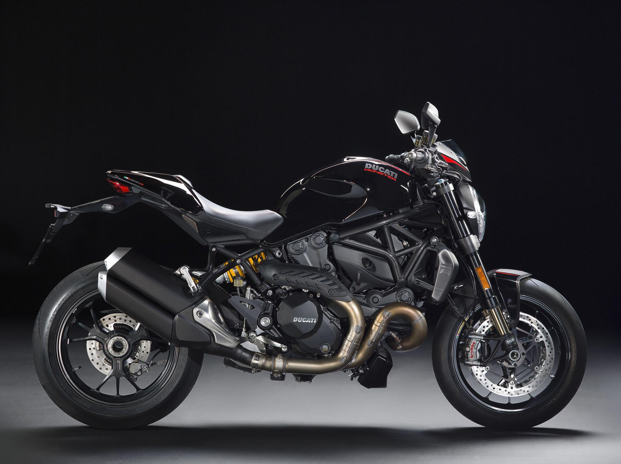 Ducati Monster 1200 R 2016 vs Ducati Monster 796 2014