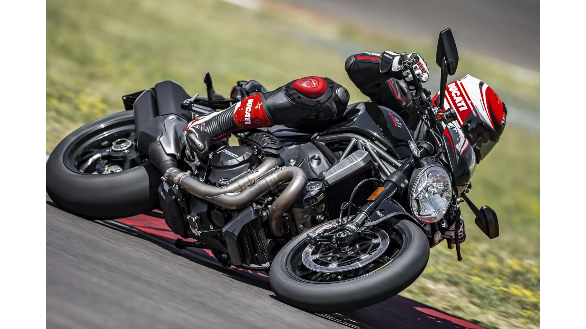 Ducati Monster 1200 R - Image 9 Ducati Monster 1200 R - Image 9