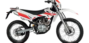 Beta RE 125 4T 2016 vs Yamaha YBR 125 2009 Beta RE 125 4T 2016 vs Yamaha YBR 125 2009