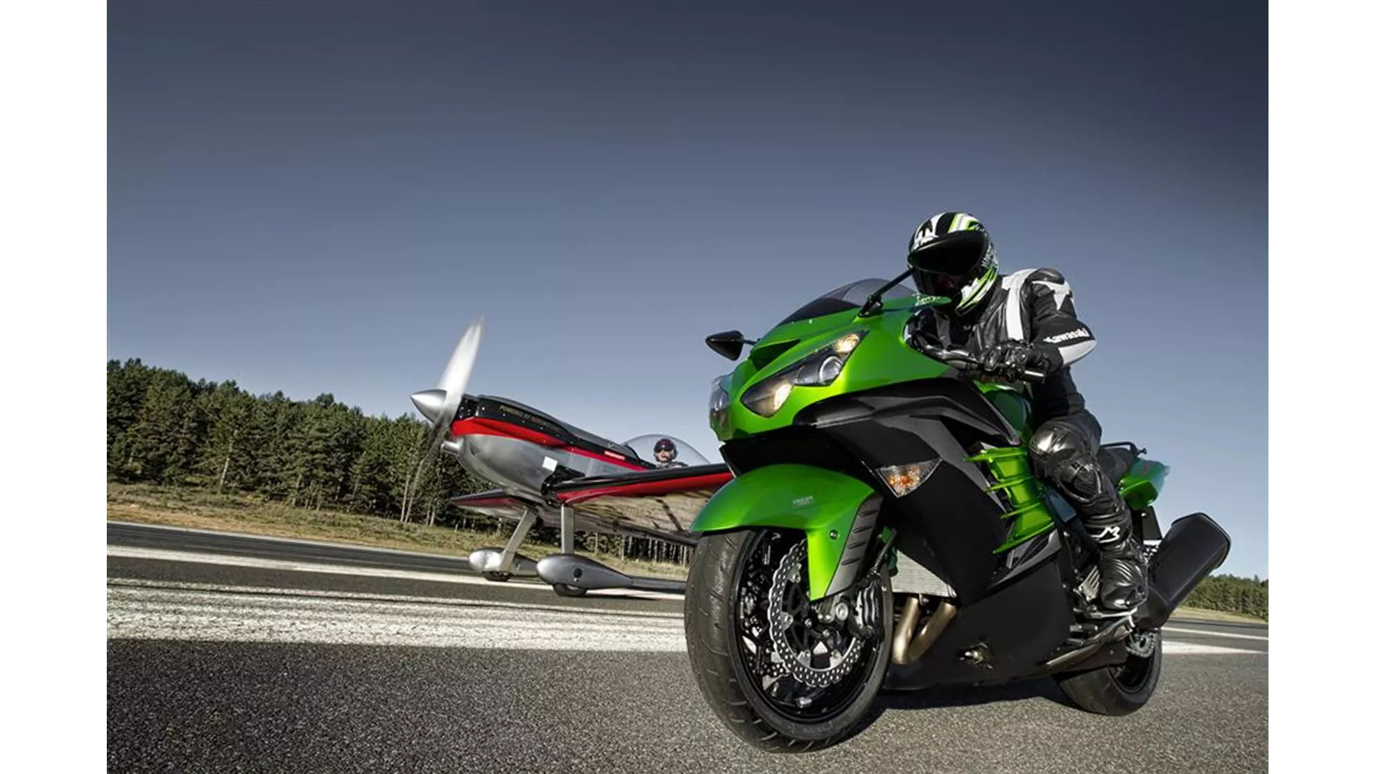 Kawasaki ZZR 1400 - Image 16 Kawasaki ZZR 1400 - Image 16