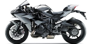 Kawasaki Ninja H2 2016 vs Kawasaki Z 800 2016