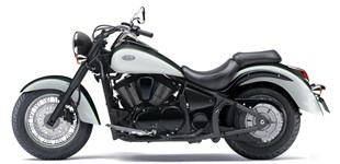 Kawasaki Vulcan 900 Classic Special 2016 vs BMW R 1250 R 2022