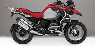 BMW R 1300 GS 2024 vs BMW R 1200 GS Adventure 2016 BMW R 1300 GS 2024 vs BMW R 1200 GS Adventure 2016
