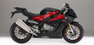 BMW S 1000 RR 2016 vs Ducati 1299 Panigale 2016