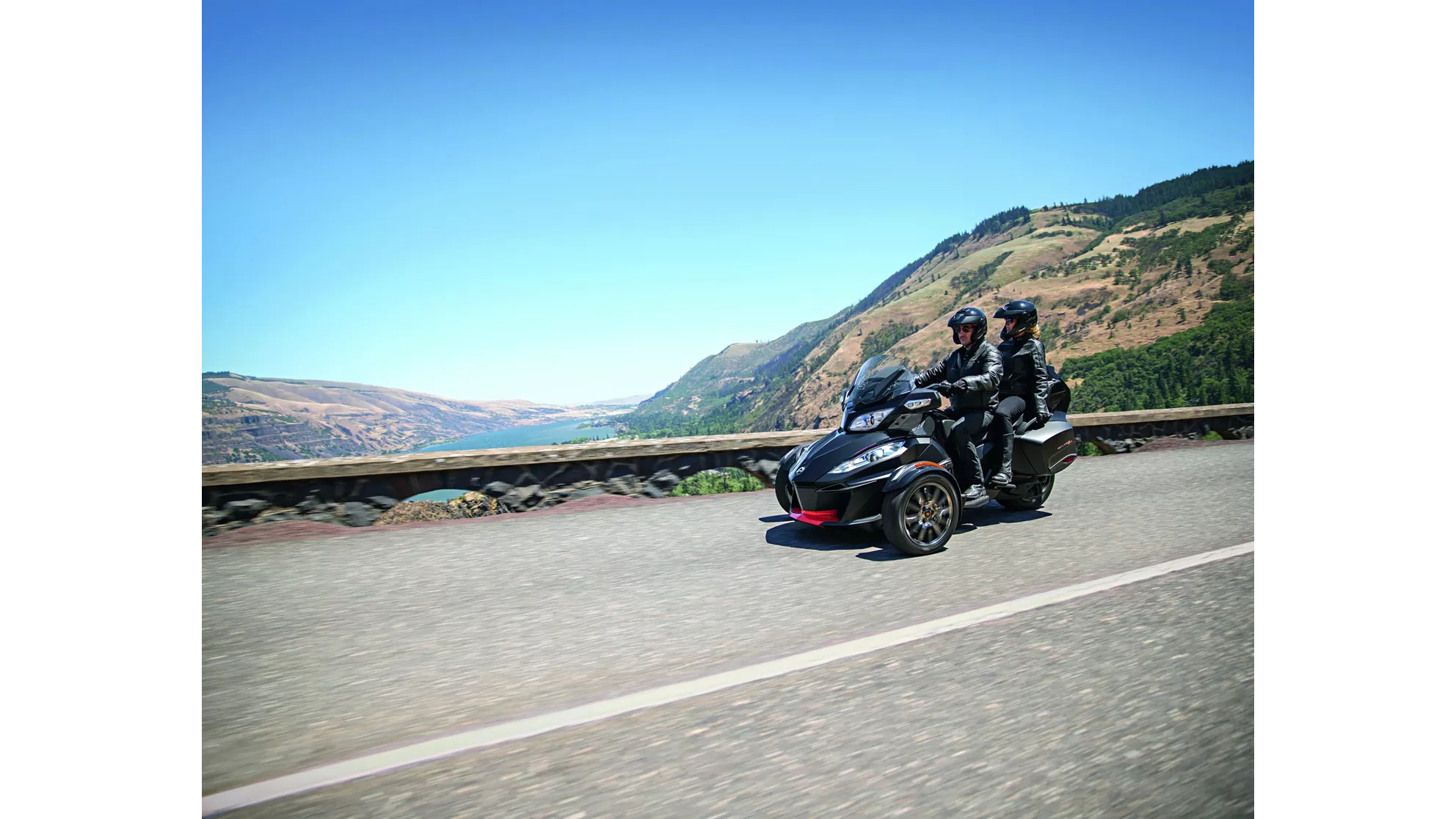 Can-Am Spyder RT-S - Image 3 Can-Am Spyder RT-S - Image 3