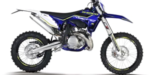 Sherco 300 SE-R 2016 vs Sherco 300 SE Factory 2023 Sherco 300 SE-R 2016 vs Sherco 300 SE Factory 2023