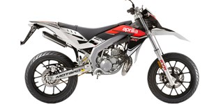 Aprilia SX 50 Supermoto 2016 vs Derbi Senda DRD X-Treme 50 SM 2016