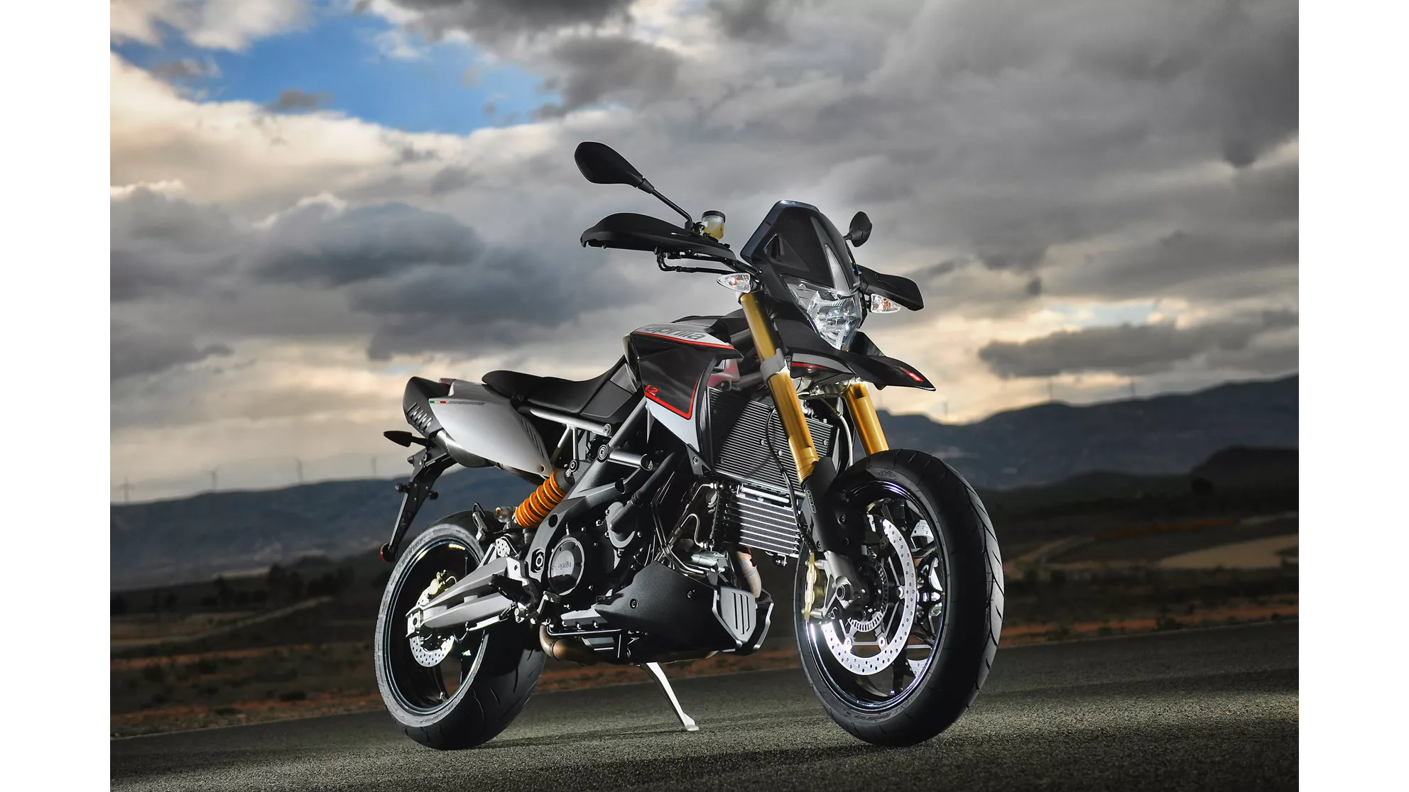 Aprilia Dorsoduro 1200 ABS ATC - Image 2 Aprilia Dorsoduro 1200 ABS ATC - Image 2