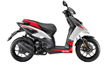 Aprilia SR 50 Motard 2016 - Bild 2 Aprilia SR 50 Motard 2016 - Bild 2