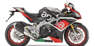 Aprilia RSV4 RF 2016 vs Ducati Panigale V2 2022