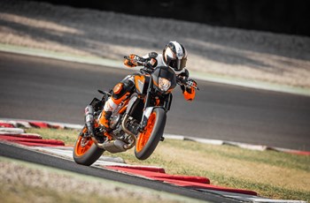 KTM 690 Duke R 2017 - Bild 2 KTM 690 Duke R 2017 - Bild 2