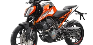 Honda CB650R 2024 vs KTM 125 Duke 2017 Honda CB650R 2024 vs KTM 125 Duke 2017