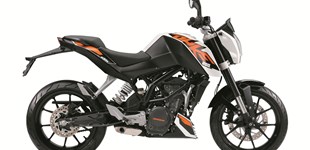 KTM 200 Duke 2017 vs KTM 390 Duke 2023 KTM 200 Duke 2017 vs KTM 390 Duke 2023