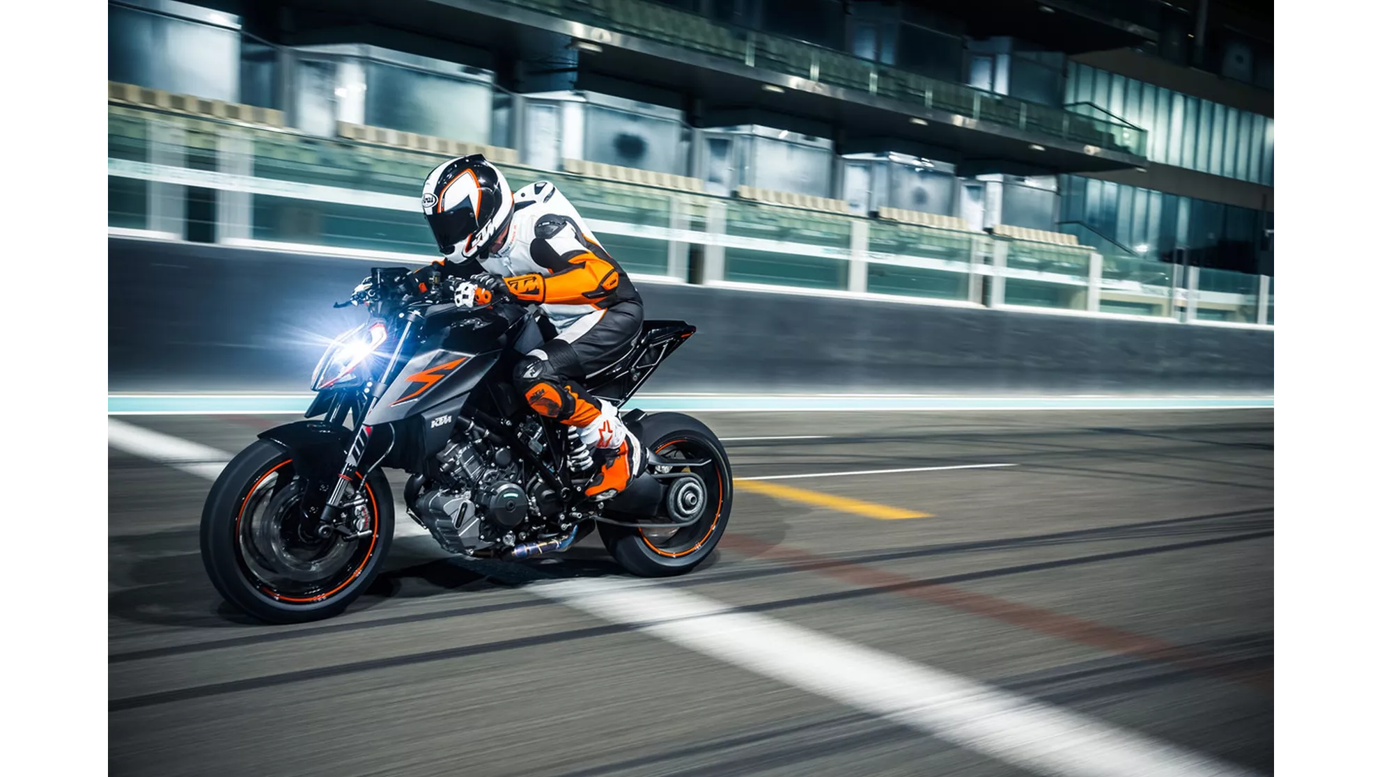 KTM 1290 Super Duke R - Image 5 KTM 1290 Super Duke R - Image 5