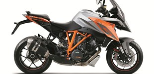 KTM 1290 Super Duke GT 2017 vs KTM 1290 Super Duke GT 2022