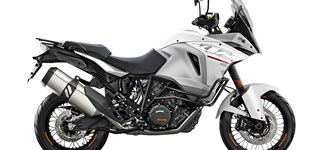 KTM 1290 Super Adventure T 2017 vs KTM 1290 Super Duke GT 2023