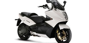 Gilera GP 800 2017 vs Yamaha XMAX 400 2013