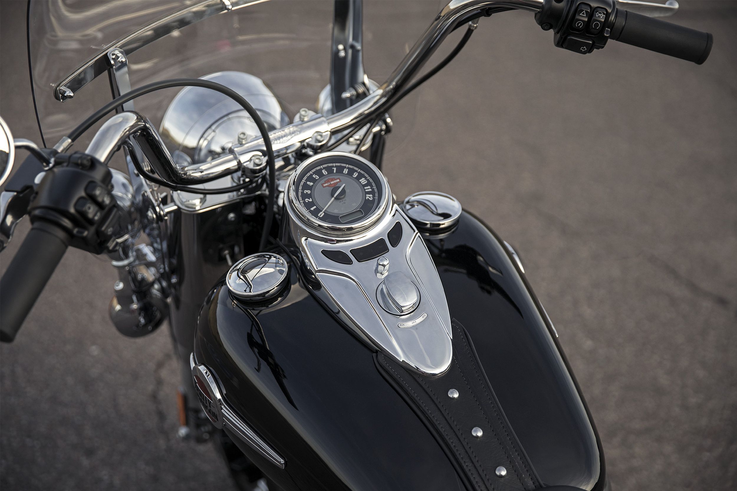 Harley Davidson Dyna стекло ветровое