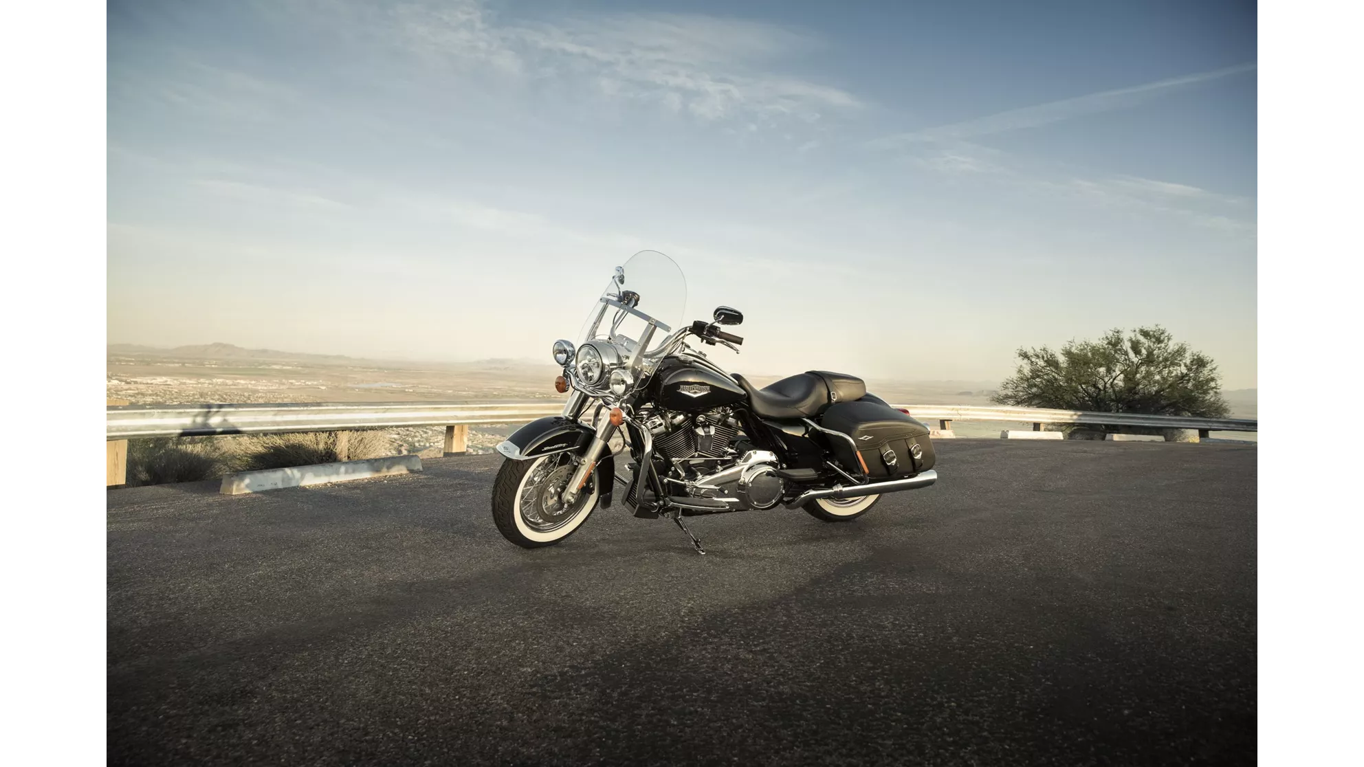 Harley-Davidson Road King Classic FLHRC - Image 13 Harley-Davidson Road King Classic FLHRC - Image 13