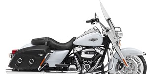 Harley-Davidson Softail Heritage Classic 114 FLHCS 2024 vs Harley-Davidson Road King Classic FLHRC 2017