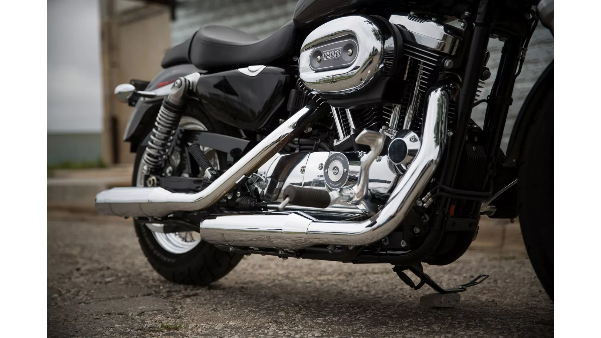 Harley-Davidson Sportster XL 1200C Custom - Image 4 Harley-Davidson Sportster XL 1200C Custom - Image 4