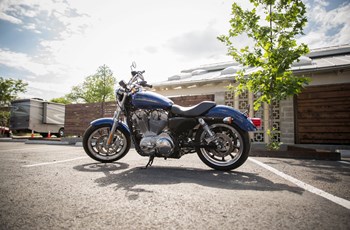 Harley-Davidson Sportster XL 883 L SuperLow 2017 - Bild 2 Harley-Davidson Sportster XL 883 L SuperLow 2017 - Bild 2
