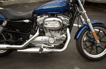 Harley-Davidson Sportster XL 883 L SuperLow 2017 - Bild 4 Harley-Davidson Sportster XL 883 L SuperLow 2017 - Bild 4