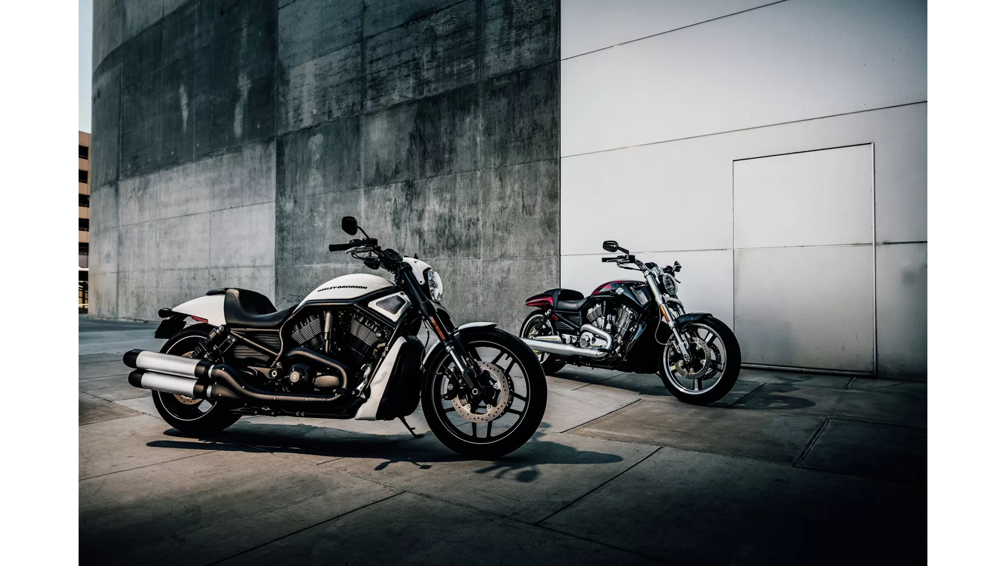 Harley-Davidson V-Rod Muscle VRSCF - Slika 2