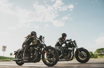 Harley-Davidson Sportster XL 1200X Forty-Eight 2017 - Bild 2 Harley-Davidson Sportster XL 1200X Forty-Eight 2017 - Bild 2