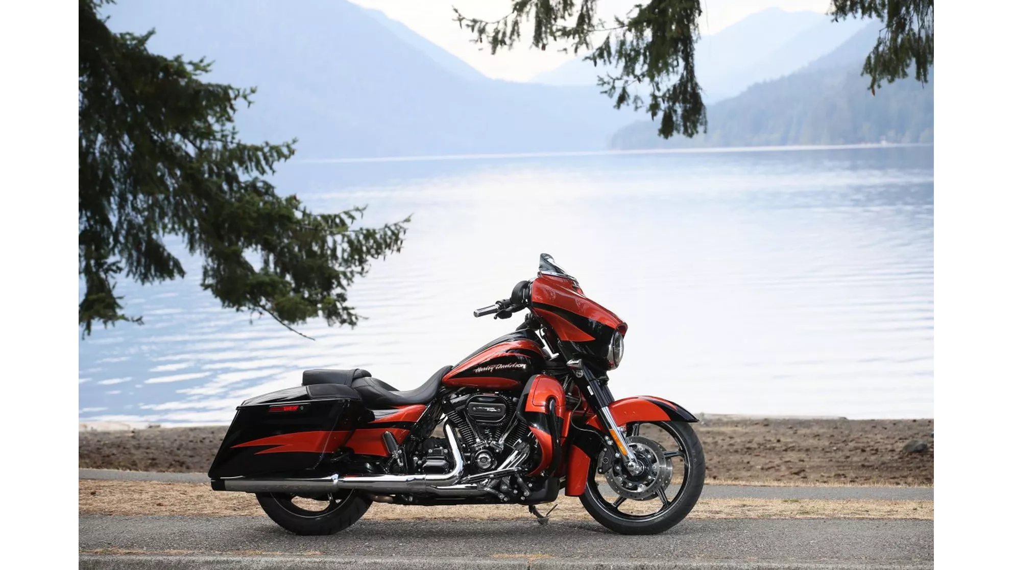 Harley-Davidson CVO Street Glide FLHXSE - Image 2 Harley-Davidson CVO Street Glide FLHXSE - Image 2