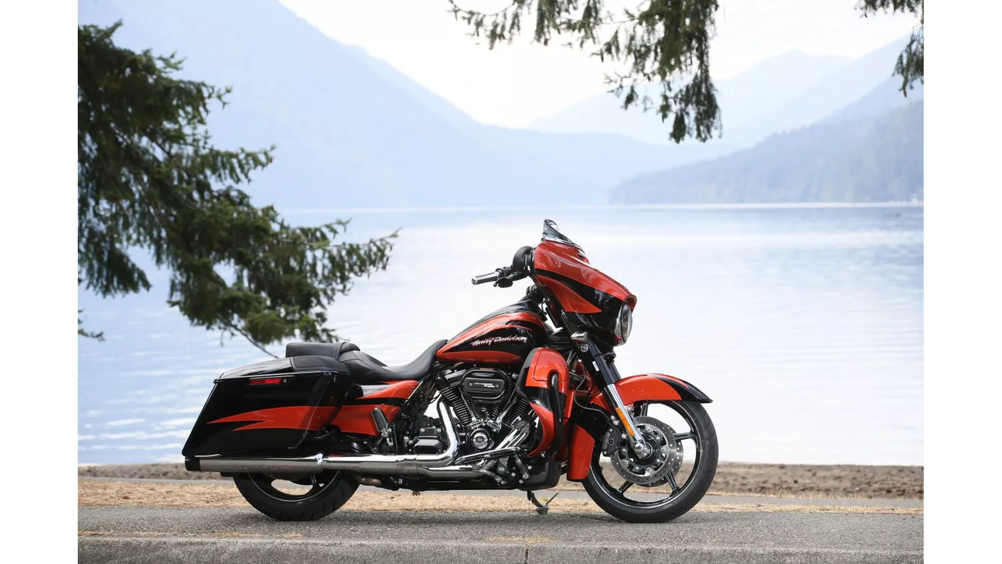 Harley-Davidson CVO Street Glide FLHXSE - Image 9 Harley-Davidson CVO Street Glide FLHXSE - Image 9
