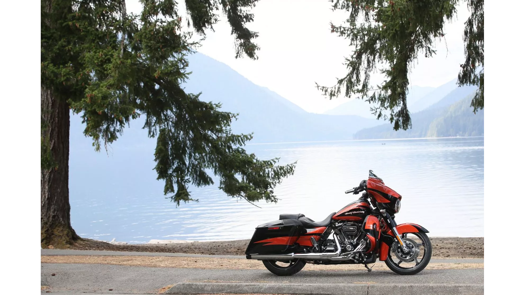 Harley-Davidson CVO Street Glide FLHXSE - Image 15 Harley-Davidson CVO Street Glide FLHXSE - Image 15