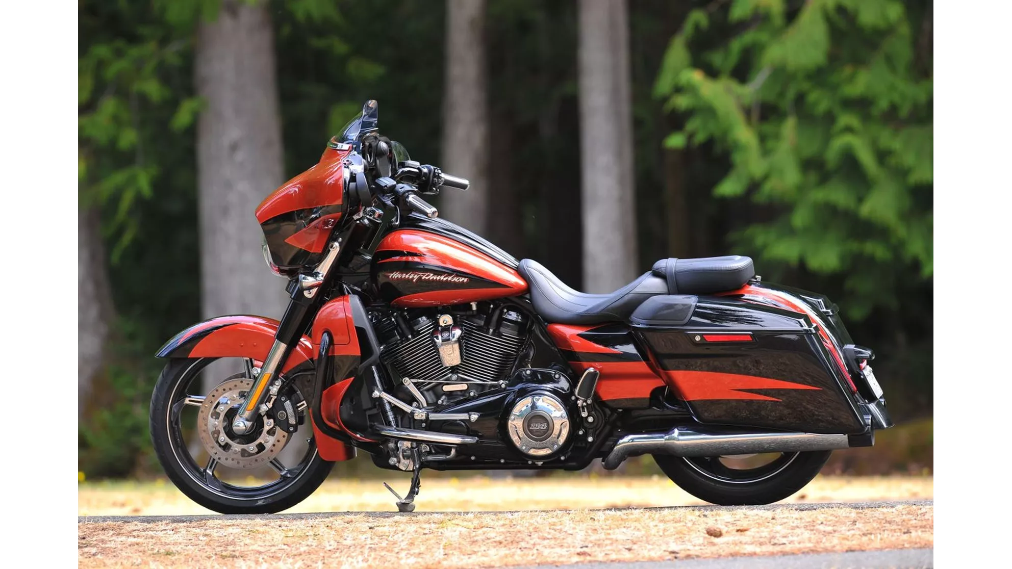 Harley-Davidson CVO Street Glide FLHXSE - Image 17 Harley-Davidson CVO Street Glide FLHXSE - Image 17
