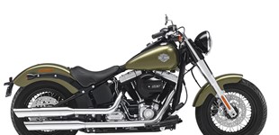 Triumph Bonneville Bobber Black 2018 vs Harley-Davidson Softail Slim FLS 2017