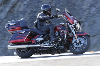 Harley-Davidson CVO Ultra Limited FLHTKSE 2017 - Bild 2 Harley-Davidson CVO Ultra Limited FLHTKSE 2017 - Bild 2