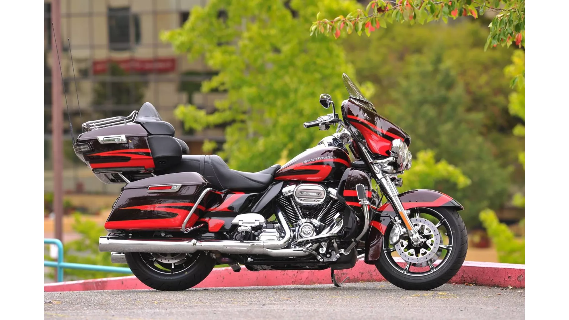 Harley-Davidson CVO Ultra Limited FLHTKSE - Image 1 Harley-Davidson CVO Ultra Limited FLHTKSE - Image 1