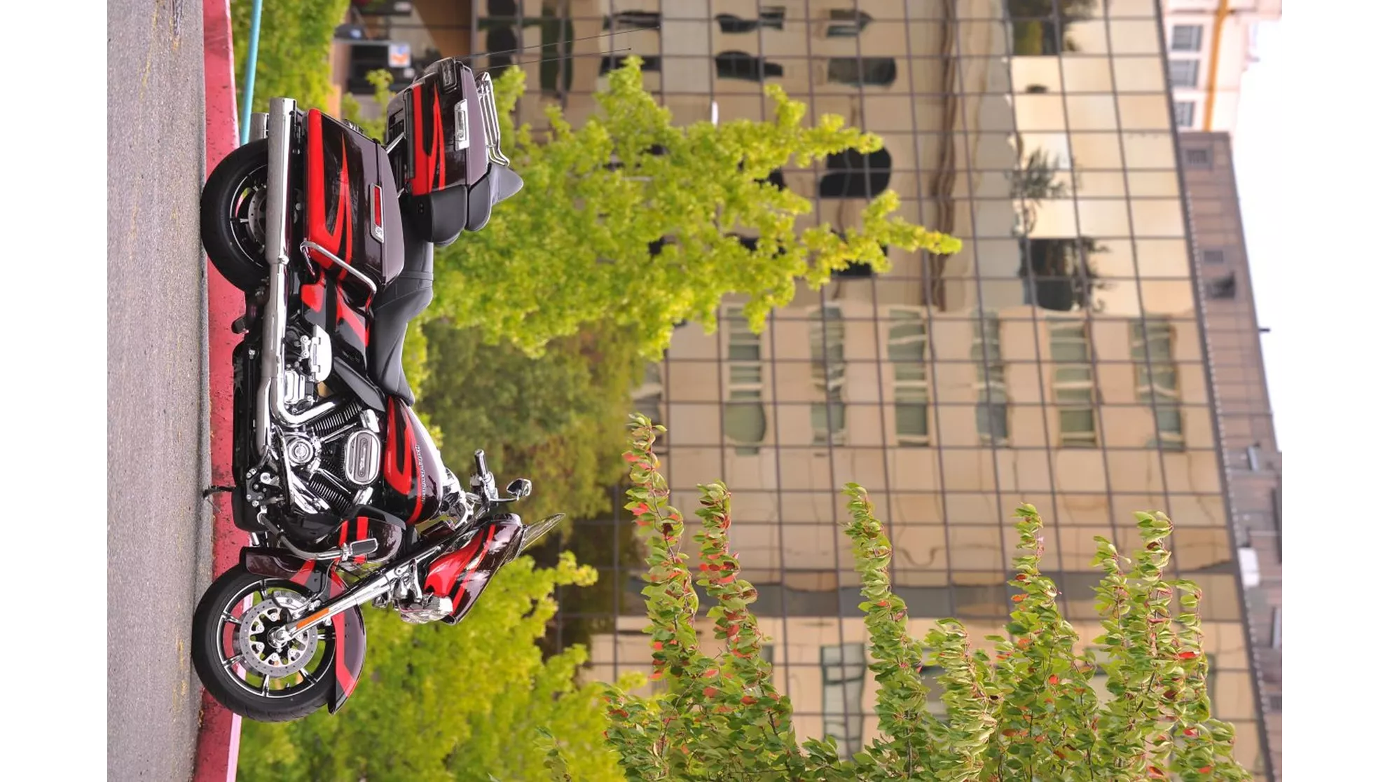 Harley-Davidson CVO Ultra Limited FLHTKSE - Image 3 Harley-Davidson CVO Ultra Limited FLHTKSE - Image 3