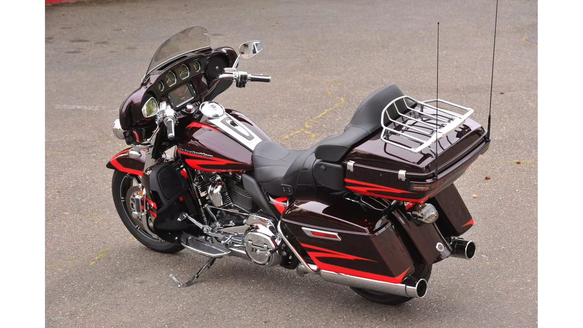 Harley-Davidson CVO Ultra Limited FLHTKSE - Image 5 Harley-Davidson CVO Ultra Limited FLHTKSE - Image 5