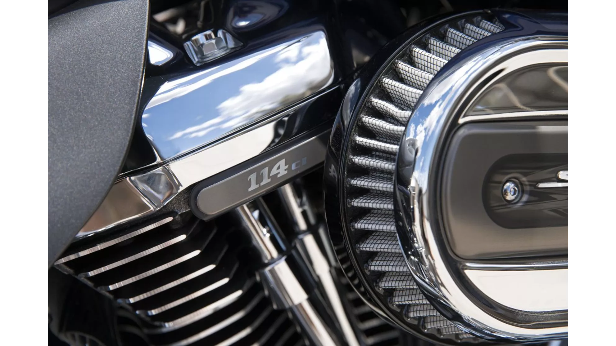 Harley-Davidson CVO Ultra Limited FLHTKSE - Image 11 Harley-Davidson CVO Ultra Limited FLHTKSE - Image 11