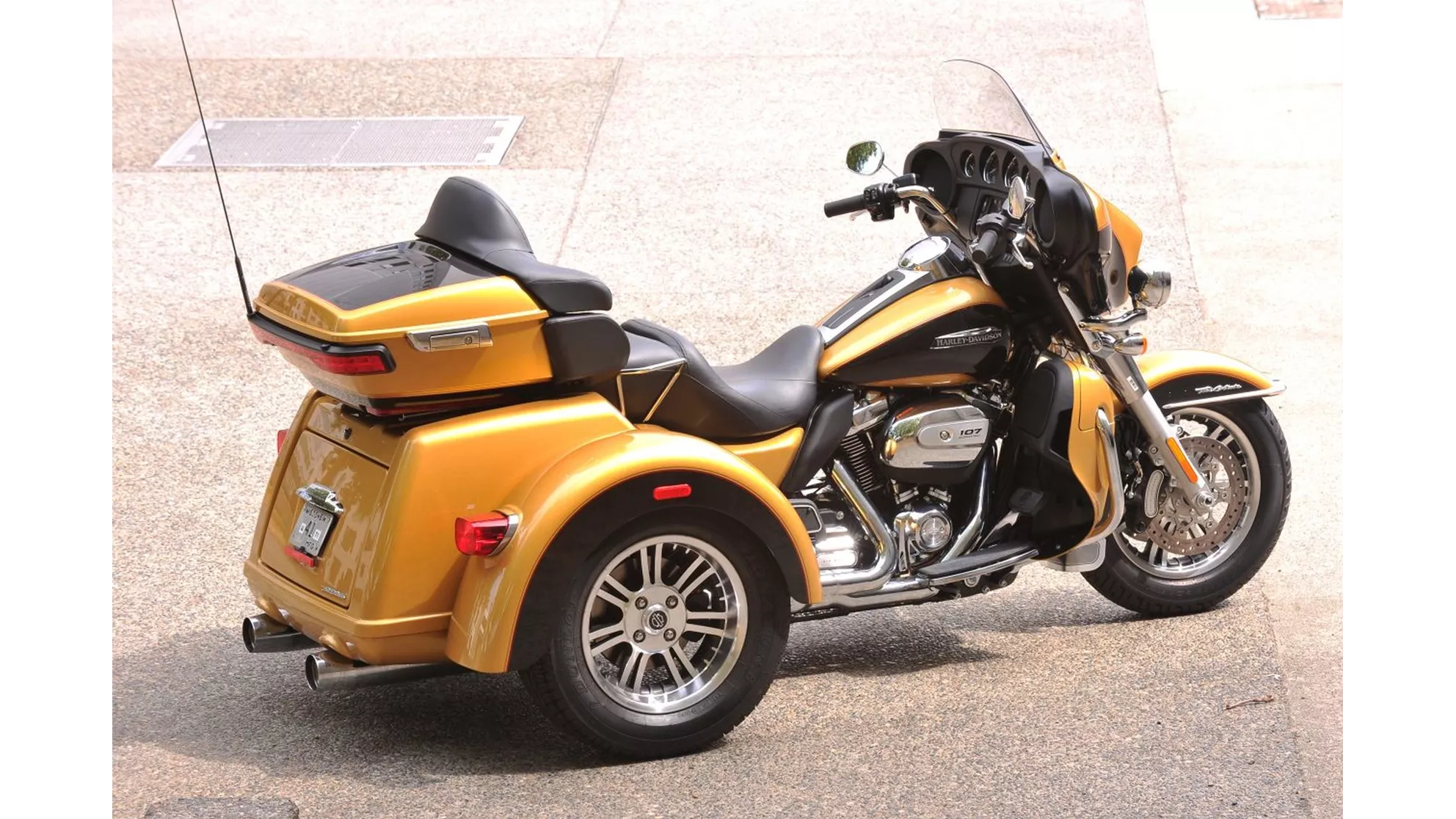 Harley-Davidson Tri Glide Ultra Classic FLHTCUTG - Immagine 3