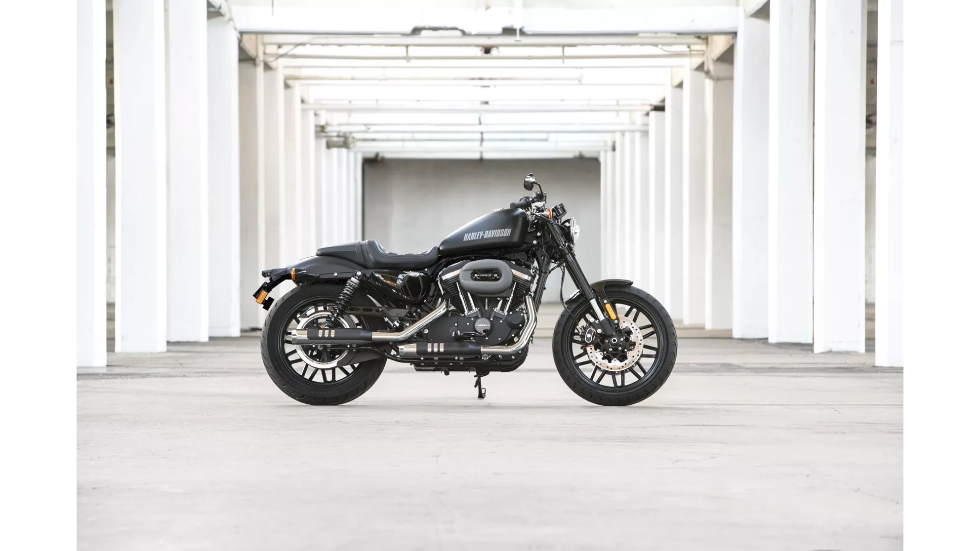 Harley-Davidson Sportster XL 1200CX Roadster - Image 2 Harley-Davidson Sportster XL 1200CX Roadster - Image 2