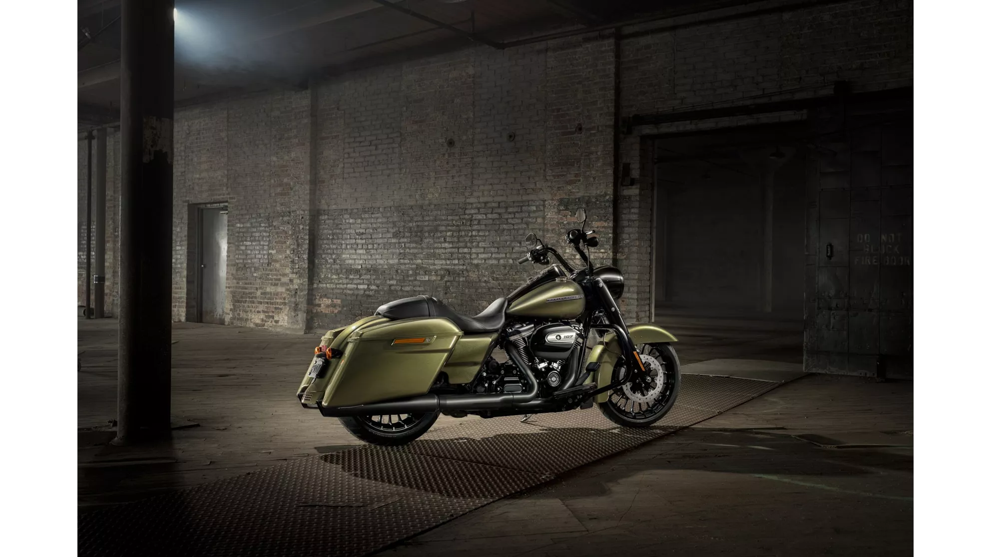 Harley-Davidson Touring Road King Special FLHRXS - Image 17 Harley-Davidson Touring Road King Special FLHRXS - Image 17