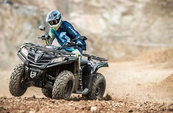 CFMOTO CForce 450 EFI 4x4 S One 2017 - Bild 2 CFMOTO CForce 450 EFI 4x4 S One 2017 - Bild 2