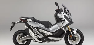 Honda X-ADV 2017 vs Honda Forza 350 2022 Honda X-ADV 2017 vs Honda Forza 350 2022