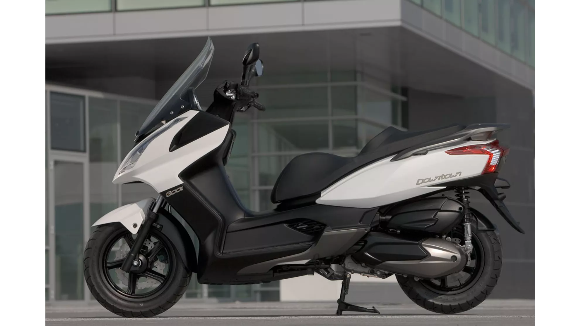 Kymco Downtown 300i - Image 2 Kymco Downtown 300i - Image 2