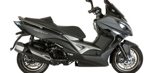 Suzuki Burgman 400 2012 vs Kymco Xciting 400i ABS 2017
